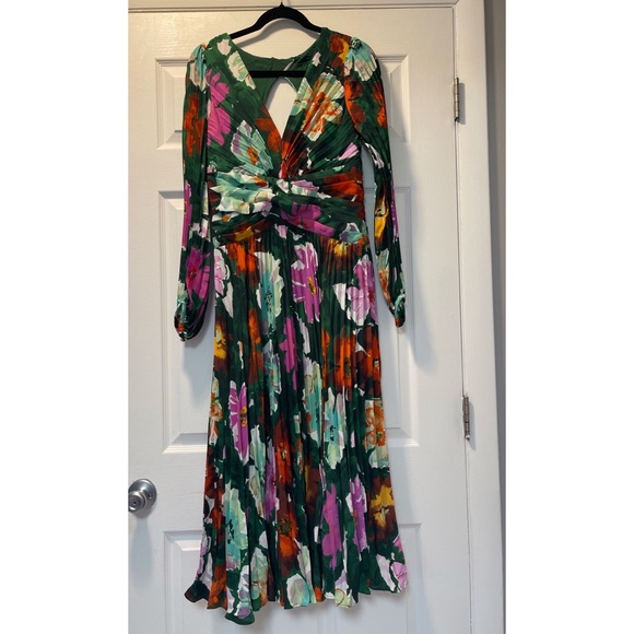 Anthropologie By Anthropologie
Pleated V-Neck Dress Size 12 - Picture 5 of 10